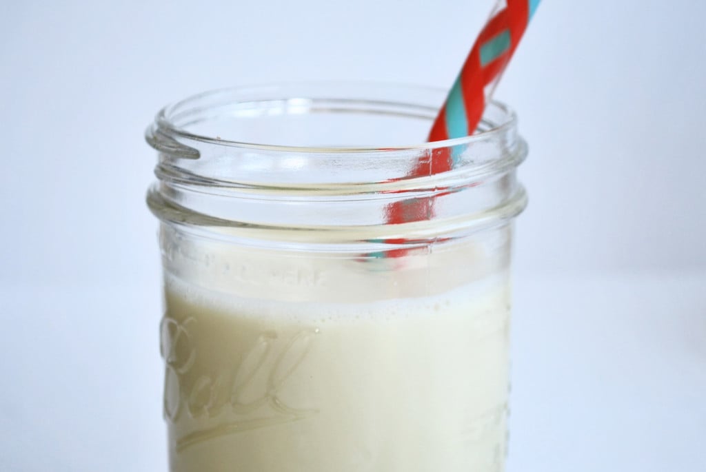 Turmeric Date Almond Milk: Spiked with anti-inflammatory turmeric and sweet dates, this homemade gluten free and vegan almond milk takes just minutes to make! || fooduzzi.com