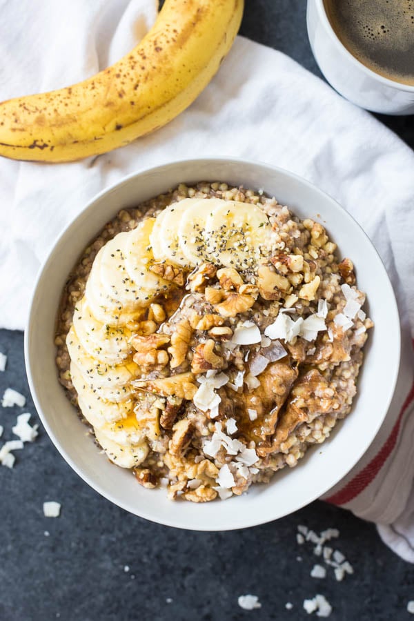 Banana Bread Breakfast Buckwheat: An easy, nutritious, and whole grain breakfast that will keep you feeling full all morning! Naturally vegan and gluten free. || fooduzzi.com recipe