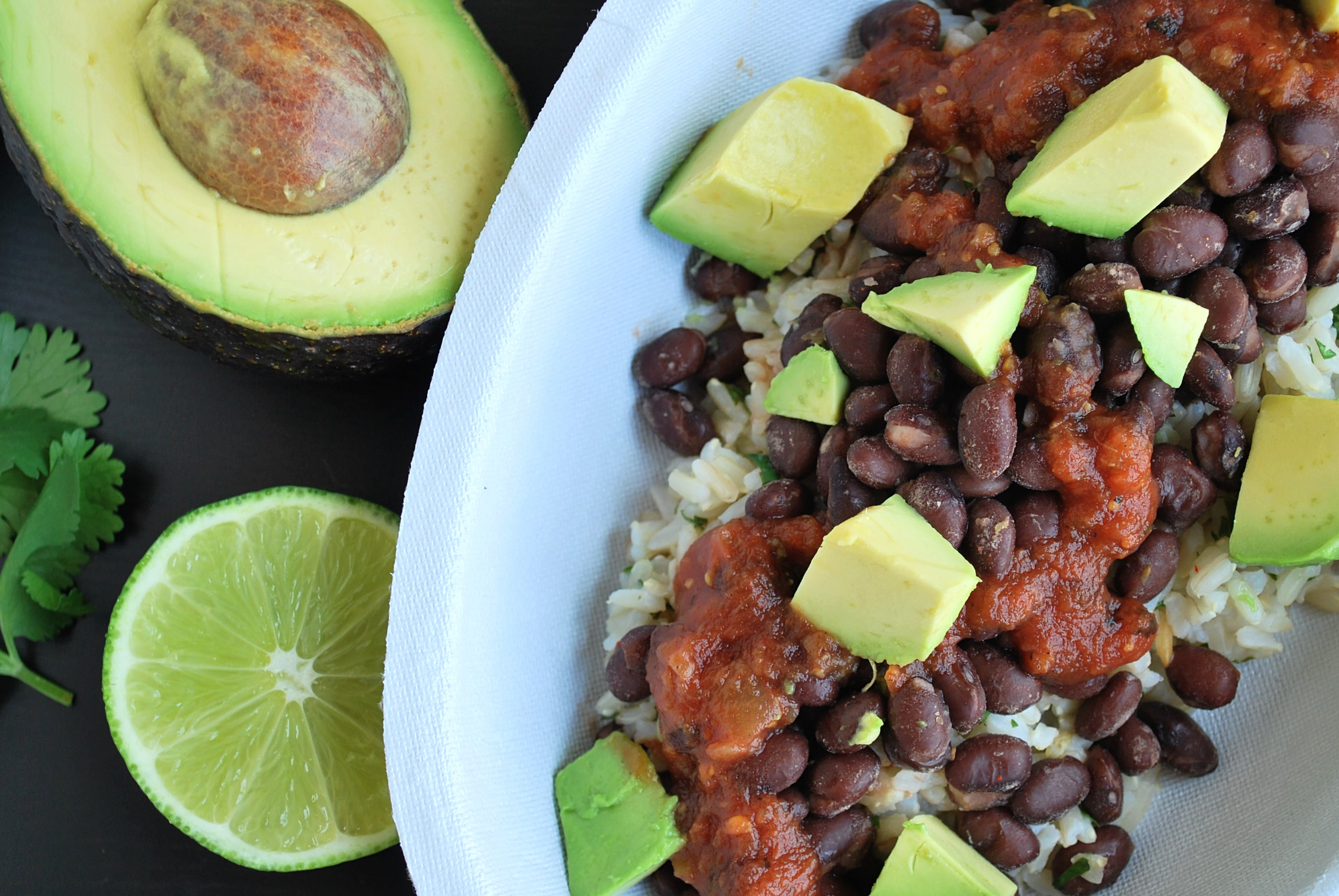 Homemade Burrito Bowls: Gear up for Cinco de Mayo with these vegan and gluten free Homemade Burrito Bowls! They're completely customizable for a perfect DIY bowl! || fooduzzi.com