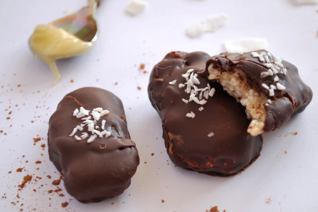 Whole Food Coconut Eggs: A healthier, gluten free, and paleo take on the classic Easter treat! || fooduzzi.com