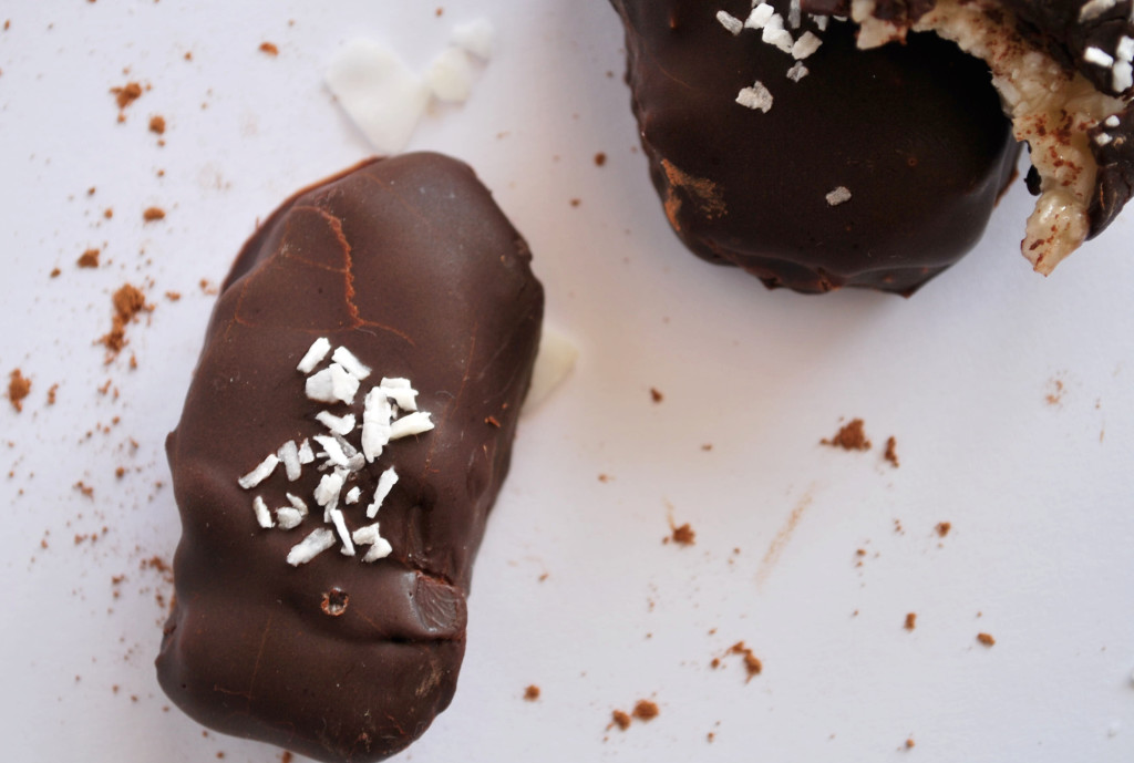 Whole Food Coconut Eggs: A healthier, gluten free, and paleo take on the classic Easter treat! || fooduzzi.com