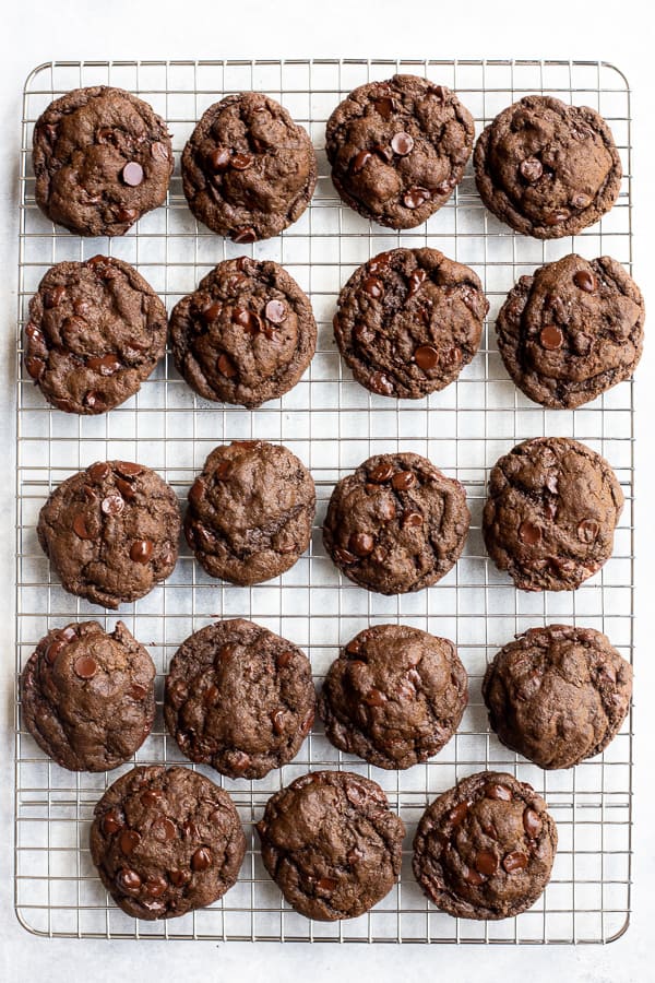 Cooling rack filled with Chocolate Beer Cookies