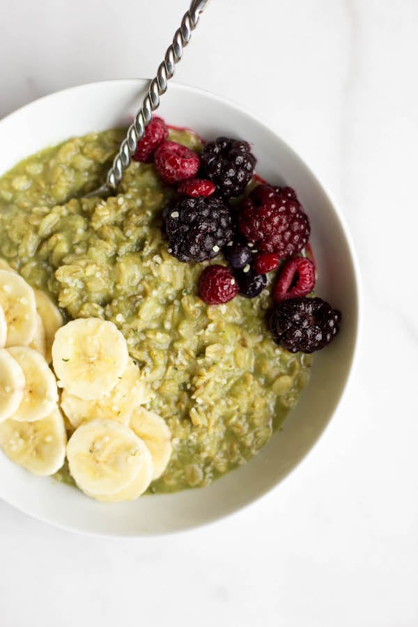 Green Monster Oatmeal: All of the ingredients from your favorite healthy smoothie mixed into a warm, comforting bowl of oatmeal! It's the perfect vegan, gluten free, and healthy breakfast! || fooduzzi.com recipes