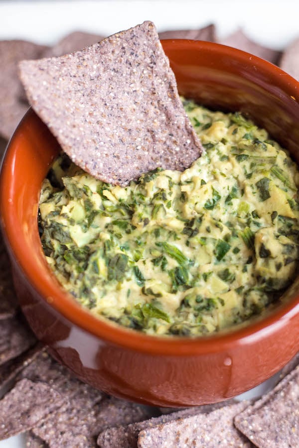 Healthy Spinach Artichoke Dip: A gluten free and vegetarian dip recipe that's the perfect appetizer for the big game or any party! This lightened-up version tastes just as creamy, dreamy, and delicious as the original! [vegan option included] || fooduzzi.com recipes
