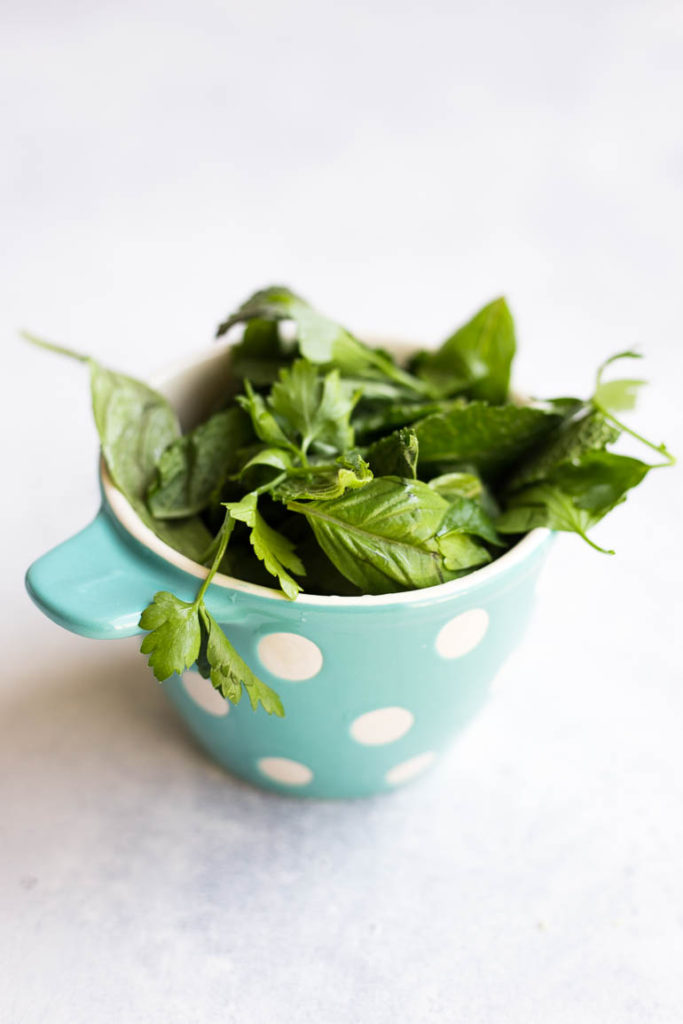 Cauliflower, Sweet Potato, & Herb Salad: full of fresh flavors and textures! Naturally vegan & gluten free, it's full of veggies, protein, and herbs! || fooduzzi.com recipe