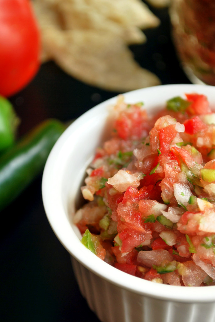 Homemade Hot Salsa || fooduzzi.com recipes