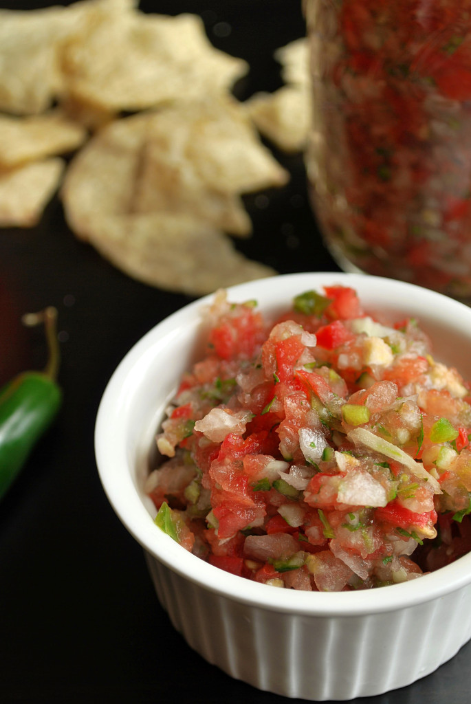 Homemade Hot Salsa || fooduzzi.com recipes