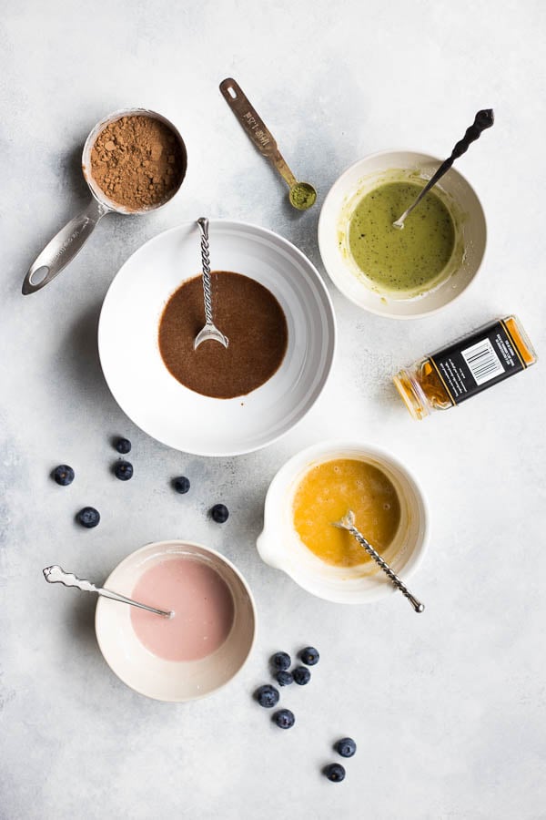 How to Make Natural Food Dye for Icing: gluten free and vegan! Use common household ingredients to dye your icing pink, brown, yellow, and green! || fooduzzi.com recipe