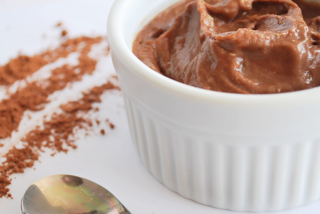 Dairy Free Chocolate Banana Ice Cream: Decadent creaminess by way of a gluten free, vegan, and paleo frozen treat! || fooduzzi.com