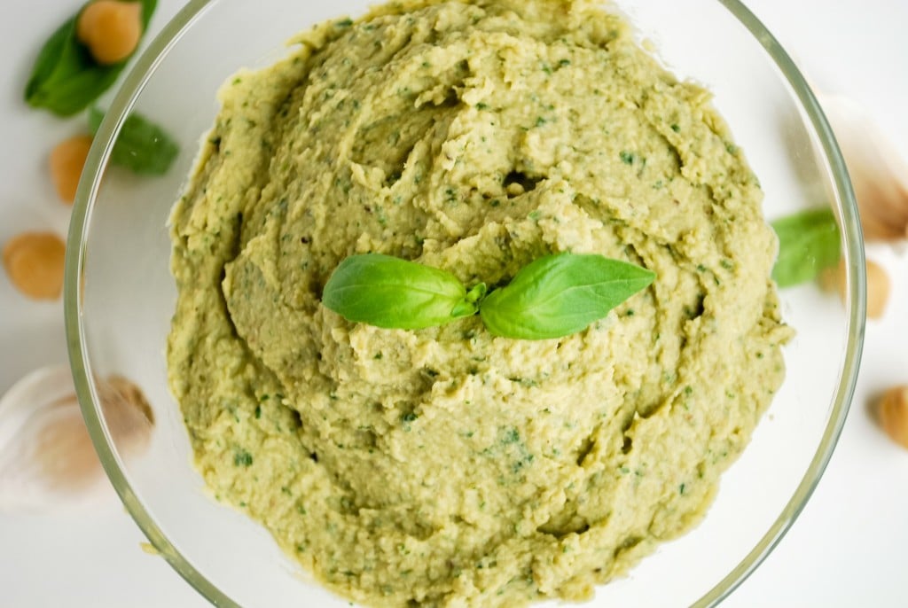 Pesto Hummus: Packed with flavor, this vegan and gluten free hummus is sure to impress! It's a healthier take on the classic Italian pesto! || fooduzzi.com