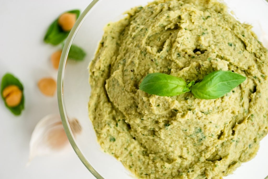 Pesto Hummus: Packed with flavor, this vegan and gluten free hummus is sure to impress! It's a healthier take on the classic Italian pesto! || fooduzzi.com