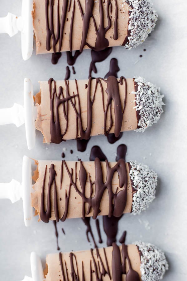 Mocha Coconut Frappuccino Popsicles: the perfect five ingredient sweet treat for a healthy summer! Best part? They're naturally gluten free, vegan, and refined sugar-free! || fooduzzi.com recipe