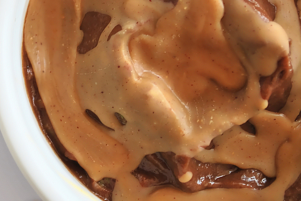 Peanut Butter Magic Shell: This childhood favorite ice cream topper is made with only two whole food, gluten free, and vegan ingredients! Summer never tasted so sweet! || fooduzzi.com