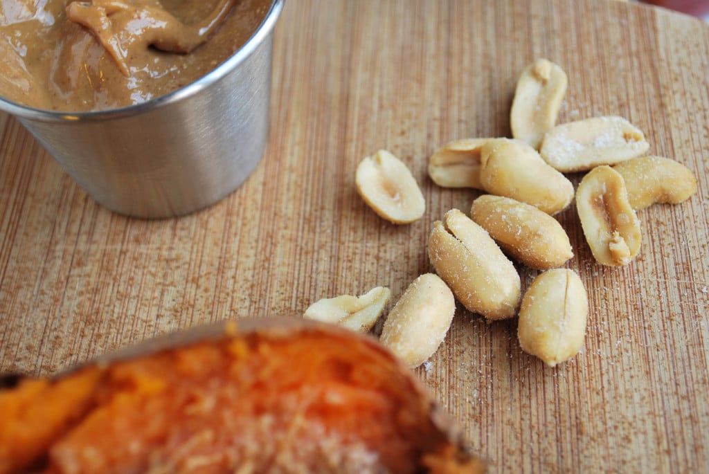 Peanut Butter Sweet Potato: A gluten free, vegan, simple, and satisfying meal for those busy nights! || fooduzzi.com