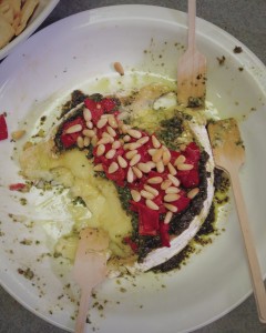 Pesto Brie: a gooey, creamy appetizer ready to impress your guests in less than 30 minutes! || fooduzzi.com