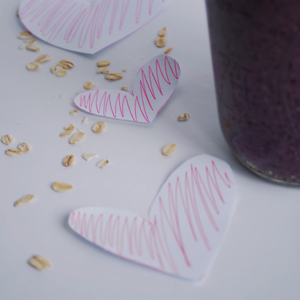 Heart Beet Smoothie: Packed with hearth-healthy ingredients you can share with your valentine! || fooduzzi.com