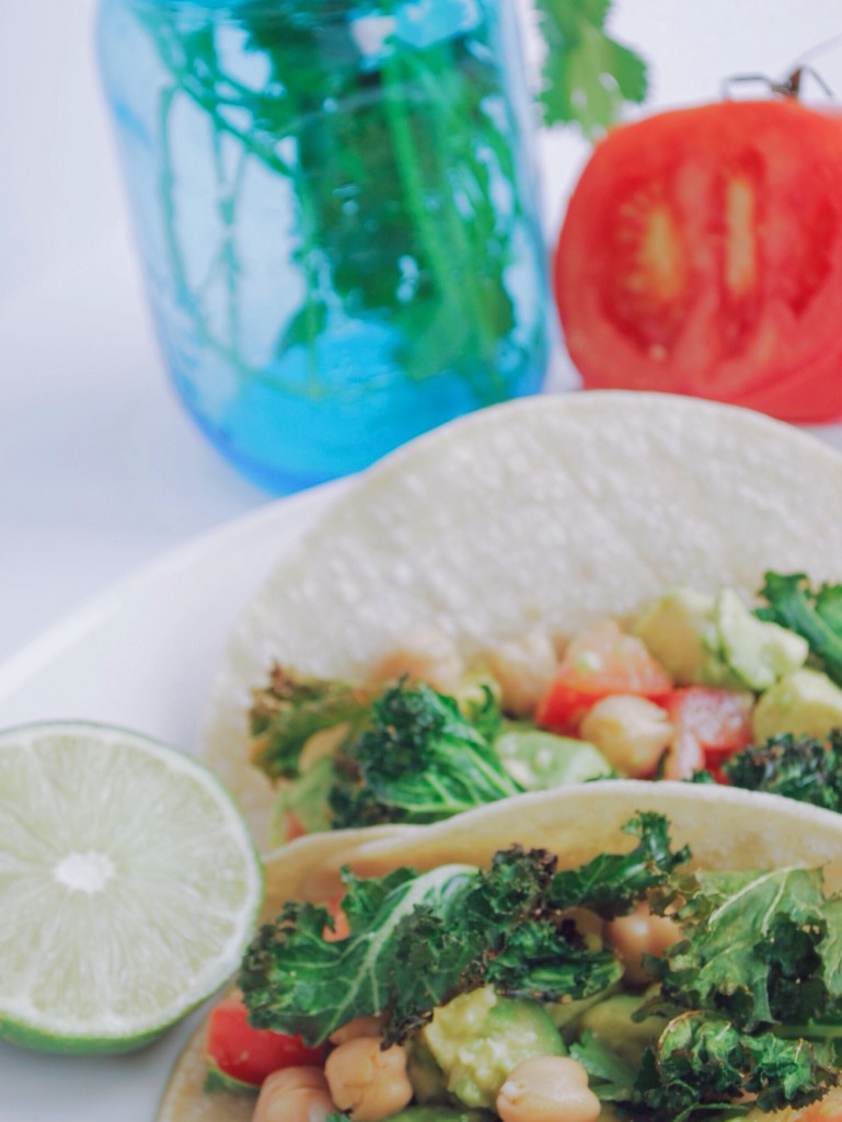 Guacos: These guacamole-filled tacos are bound to be your newest obsession! Vegan, gluten free, fresh, and healthy, Guacos will brighten your winter blues! || fooduzzi.com