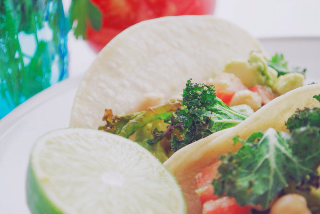 Guacos: These guacamole-filled tacos are bound to be your newest obsession! Vegan, gluten free, fresh, and healthy, Guacos will brighten your winter blues! || fooduzzi.com