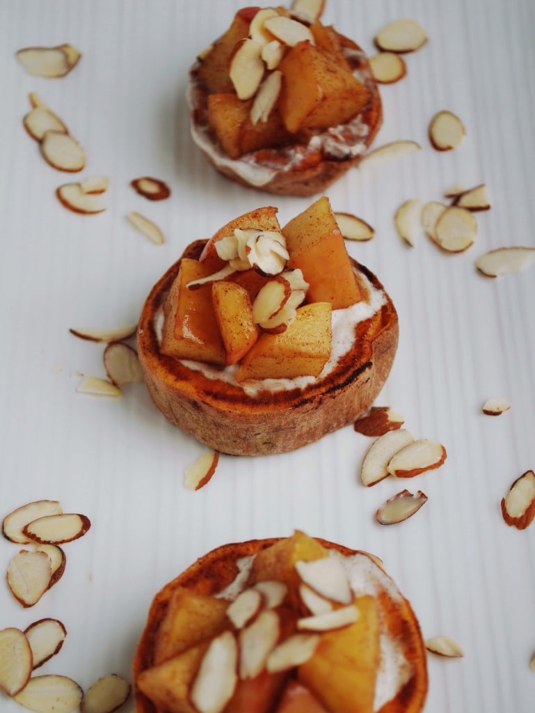 Sweet Potato Bruschetta: This vegan & gluten free bruschetta is full of warming spices and winter veggies! || fooduzzi.com
