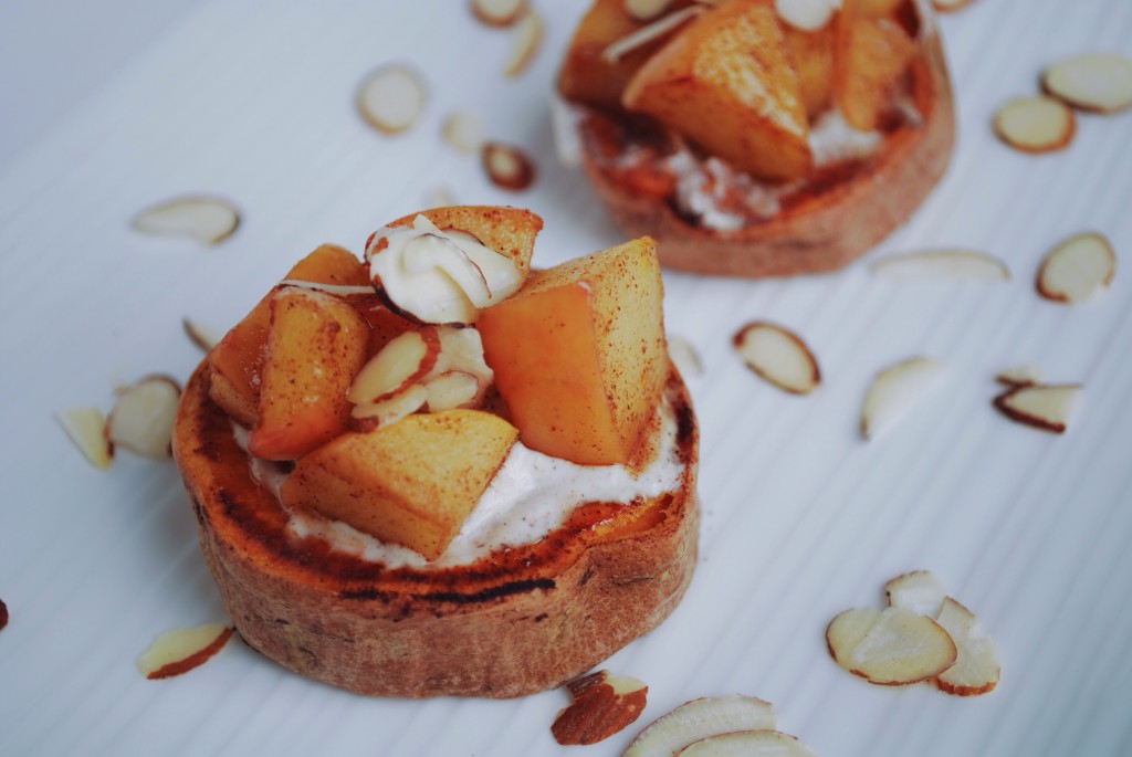 Sweet Potato Bruschetta: This vegan & gluten free bruschetta is full of warming spices and winter veggies! || fooduzzi.com