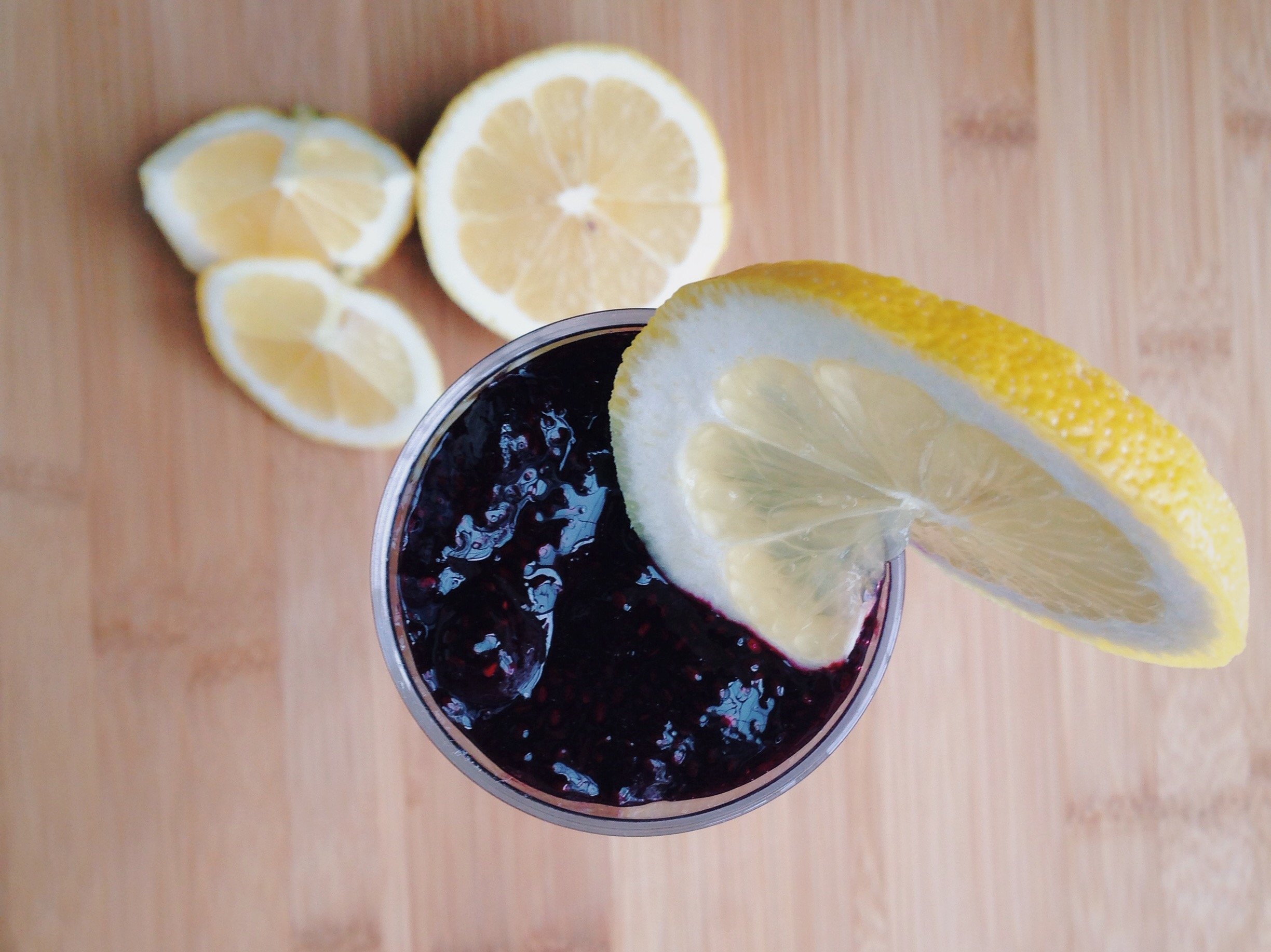 Lemon Blueberry Chia Parfait - a tart, slightly sweet, on-the-go breakfast packed with healthy fats, fiber, and 8 grams of protein! || fooduzzi.com