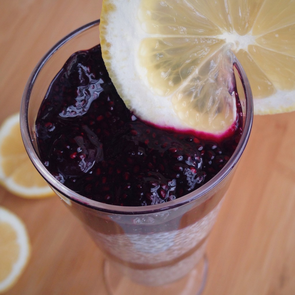 Lemon Blueberry Chia Parfait - a tart, slightly sweet, on-the-go breakfast packed with healthy fats, fiber, and 8 grams of protein! || fooduzzi.com