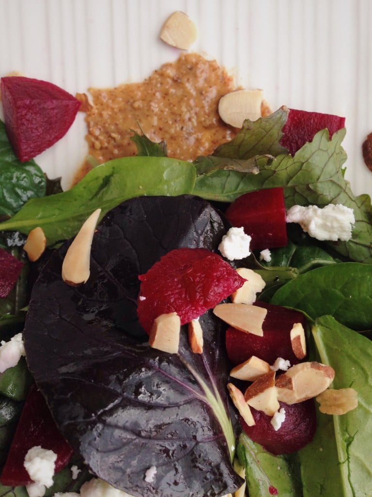 Almond Butter Beet Salad: A satisfying, fresh, and seasonal salad inspired by one of my favorite Pittsburgh restaurants! || fooduzzi.com