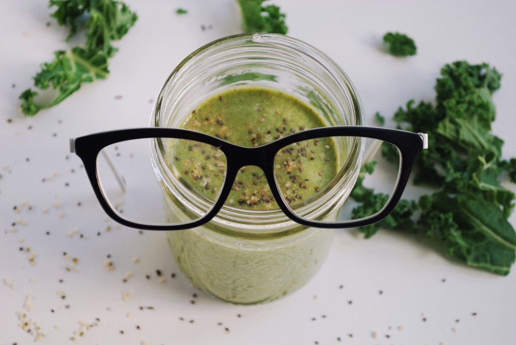 The Hipster's Smoothie: Break out that sense of irony; this vegan and gluten free Hipster Smoothie is full of the healthiest hipster ingredients and 10g of protein for a nutritious morning meal! || fooduzzi.com