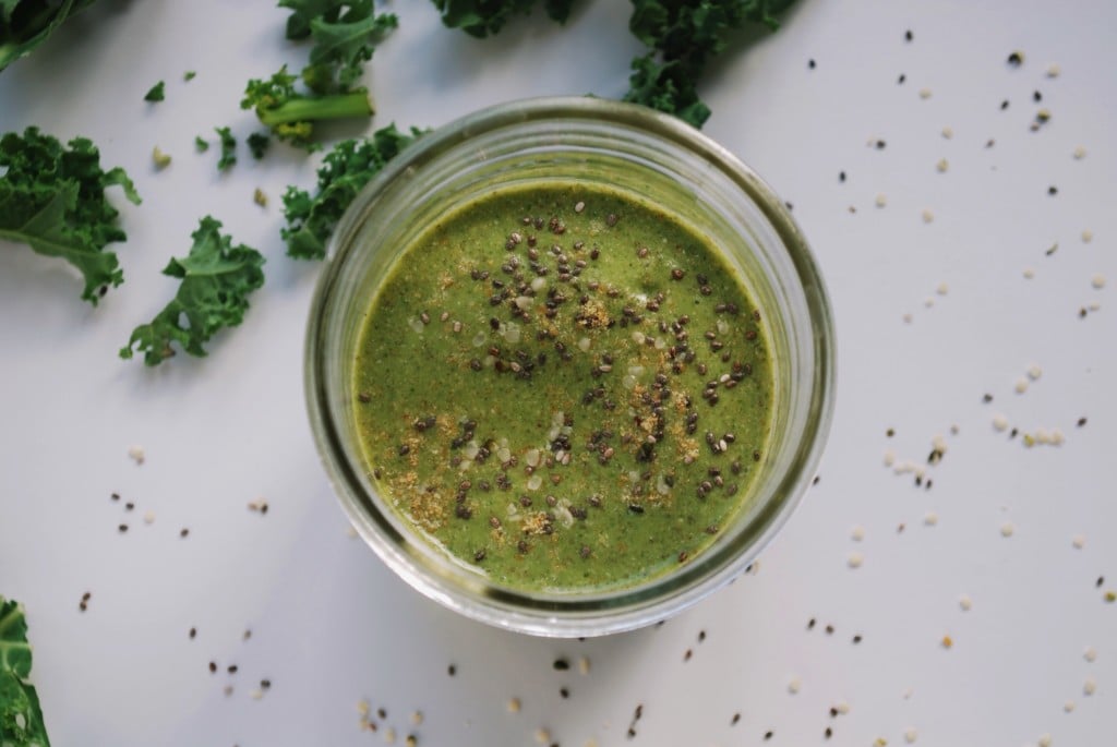 The Hipster's Smoothie: Break out that sense of irony; this vegan and gluten free Hipster Smoothie is full of the healthiest hipster ingredients and 10g of protein for a nutritious morning meal! || fooduzzi.com
