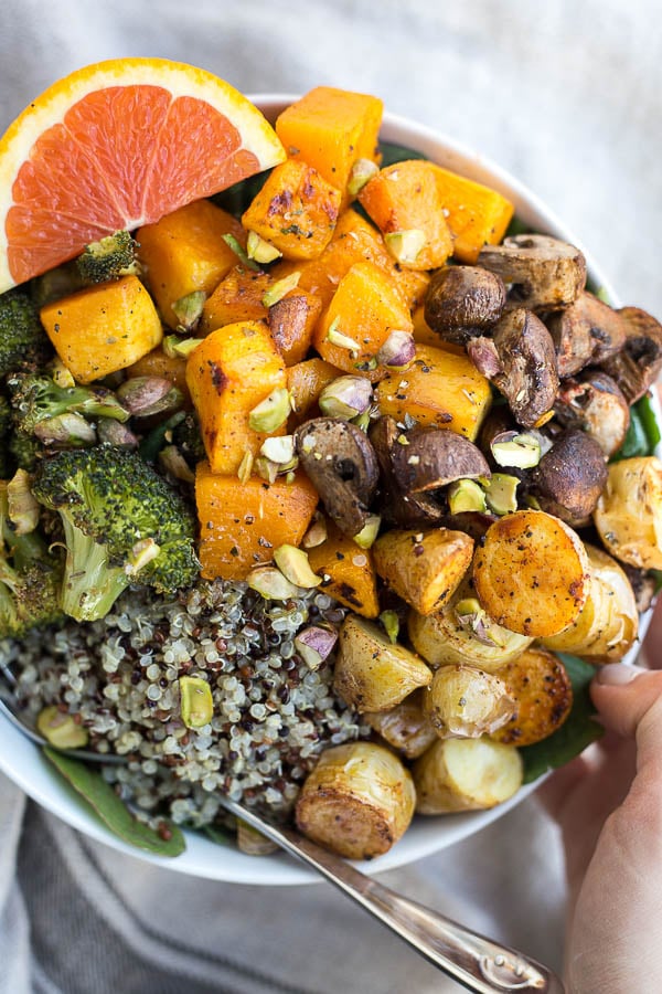 Roasted Veggie Grain Bowls with Citrus Dressing: an easy and healthy lunch or dinner! Great for batch-cooking and meal plans, and it's a naturally vegan and gluten free meal! || fooduzzi.com recipe