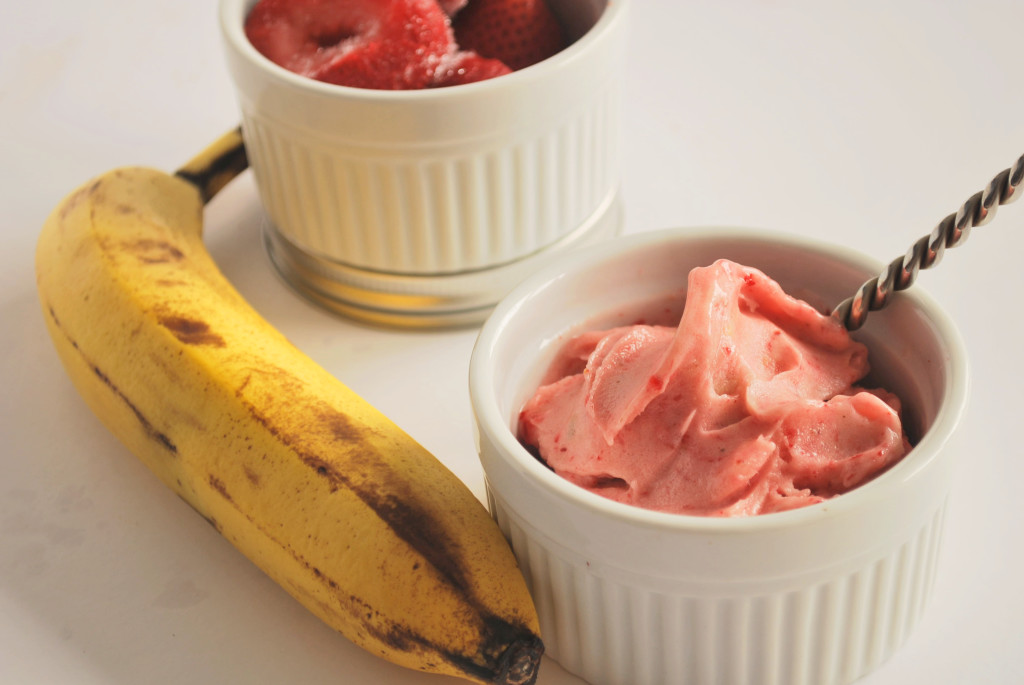 Strawberry Banana Sorbet: Hello, your new summertime treat! Just two ingredients make up the creamiest, freshest gluten free and vegan sorbet out there! || fooduzzi.com