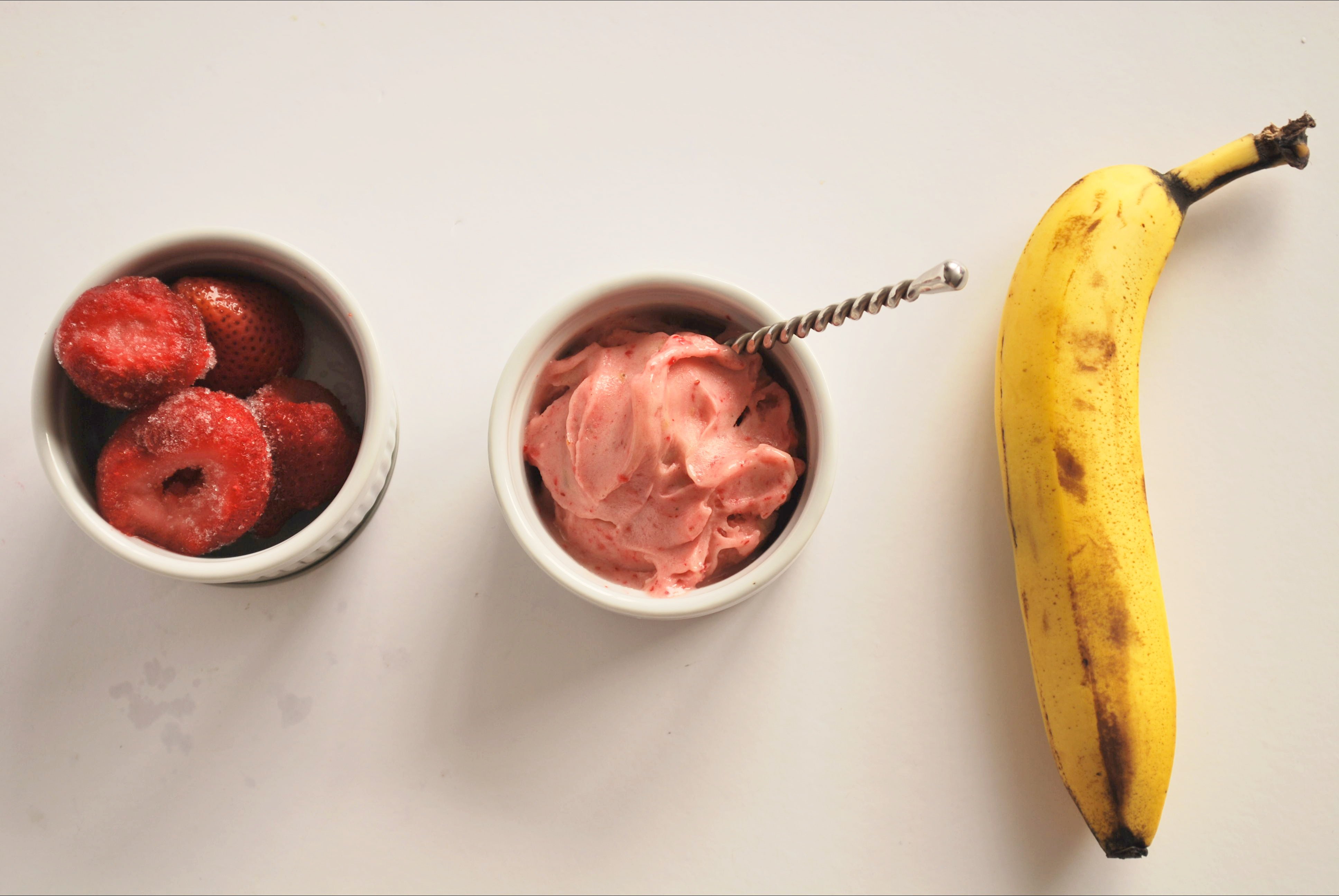 Strawberry Banana Sorbet: Hello, your new summertime treat! Just two ingredients make up the creamiest, freshest gluten free and vegan sorbet out there! || fooduzzi.com