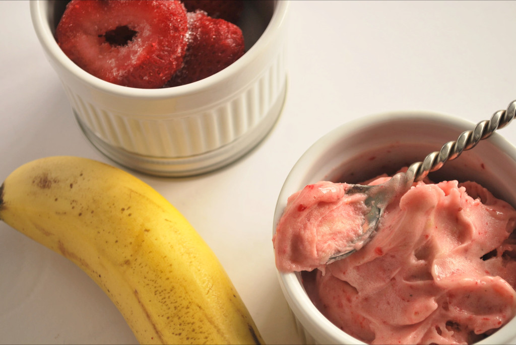 Strawberry Banana Sorbet: Hello, your new summertime treat! Just two ingredients make up the creamiest, freshest gluten free and vegan sorbet out there! || fooduzzi.com