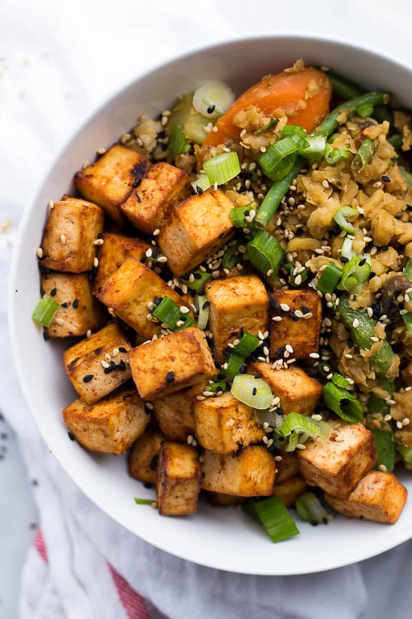 Sriracha Tofu: A sweet and spicy baked tofu that requires only 4 ingredients! A perfect vegan and gluten free protein served alongside some fried rice or stir fry. || fooduzzi.com recipe