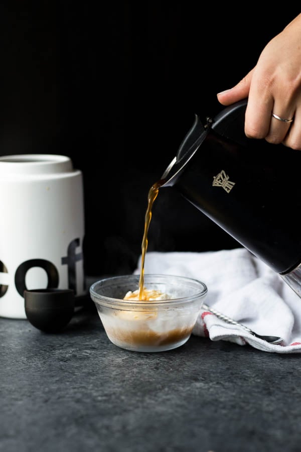 Traditional Affogato Made Vegan: The easiest dessert ever! This Italian sweet treat is bound to become one of your faves, especially now that it's vegan! || fooduzzi.com recipe