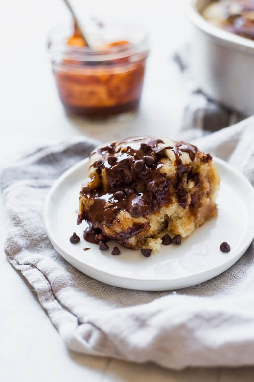 VEGAN CHOCOLATE PEANUT BUTTER CINNAMON ROLLS: Soft and pillowy cinnamon rolls...with a chocolate peanut butter twist! These vegan cinnamon rolls are beyond delicious, and perfect for breakfast or dessert! || fooduzzi.com recipe #vegan #cinnamonrolls #chocolatepeanutbutter