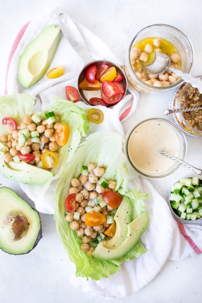 Vegan Greek Chickpea Lettuce Wraps: seriously fresh and flavorful! This 20 minute meal is totally healthy and perfect for spring and summer! || fooduzzi.com recipe