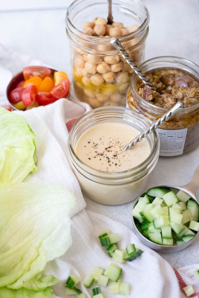Vegan Greek Chickpea Lettuce Wraps: seriously fresh and flavorful! This 20 minute meal is totally healthy and perfect for spring and summer! || fooduzzi.com recipe